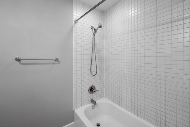 bathroom featuring shower / bathing tub combination