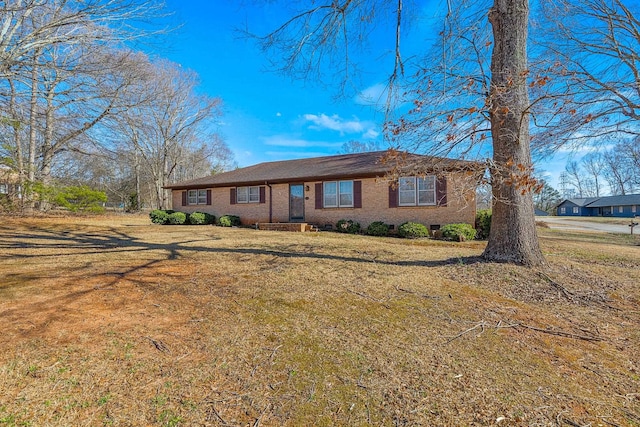 ranch-style house featuring a front lawn