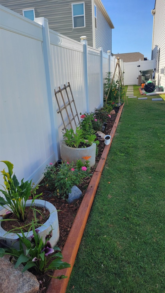 view of yard featuring a fenced backyard