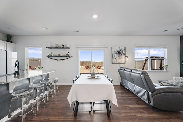 dining space with recessed lighting, visible vents, dark wood-style flooring, and baseboards