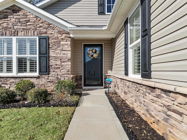 property entrance featuring stone siding