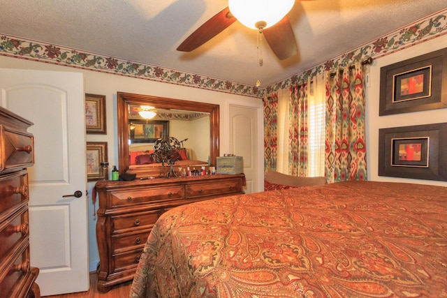 bedroom featuring a textured ceiling and a ceiling fan