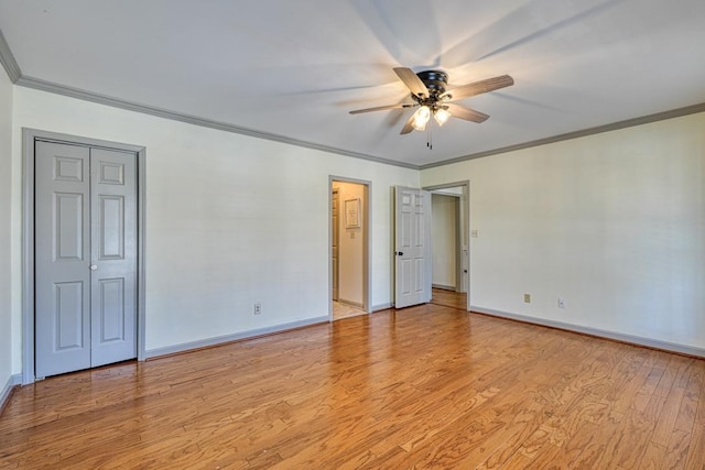empty room with light wood finished floors, baseboards, crown molding, and ceiling fan