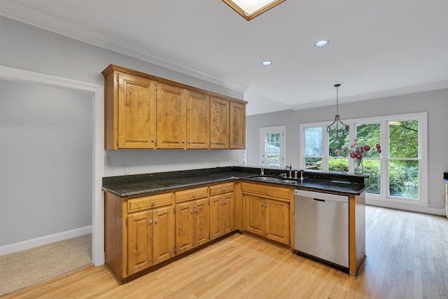 kitchen featuring crown molding, a sink, light wood finished floors, a peninsula, and stainless steel dishwasher