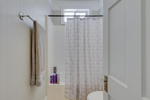 353 E Georgia, Woodruff, SC 29388 - bathroom featuring toilet and shower / bath combo with shower curtain