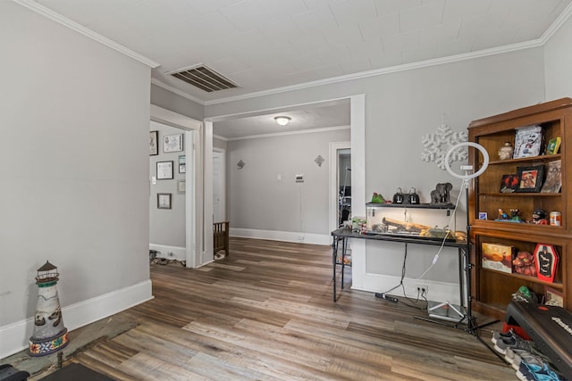 121 Holland, Gaffney, SC 29341 - interior space featuring wood finished floors, ornamental molding, baseboards, and visible vents