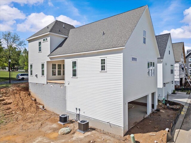138 Silver Hl, Spartanburg, SC 29302 - view of side of property with roof with shingles and central AC