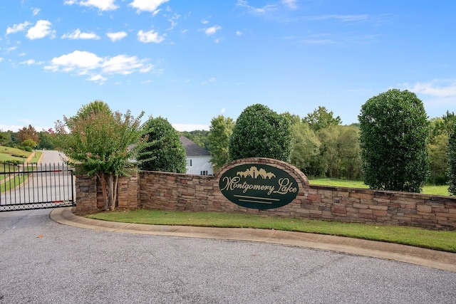 208 W Coosaw, Roebuck, SC 29376 - community sign featuring fence and a gate