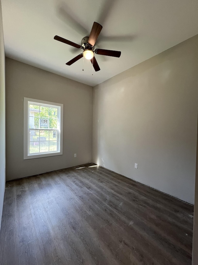 empty room featuring ceiling fan and dark wood-style flooring