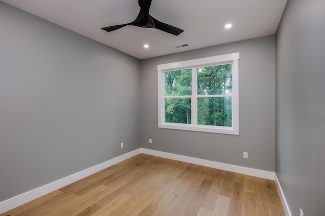 empty room with ceiling fan, light wood finished floors, baseboards, visible vents, and recessed lighting