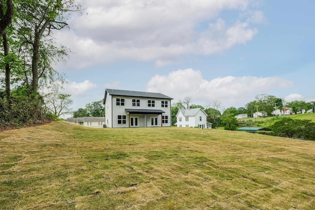 back of house featuring a lawn