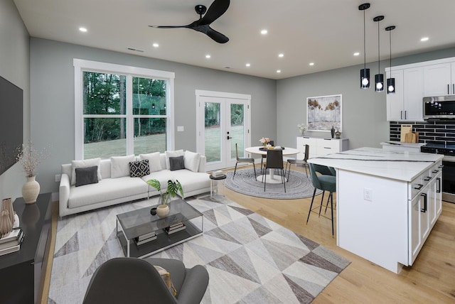 living area featuring light wood-type flooring, recessed lighting, and ceiling fan