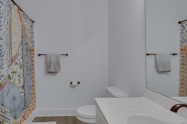 full bath with wood finished floors, toilet, a shower with shower curtain, and vanity