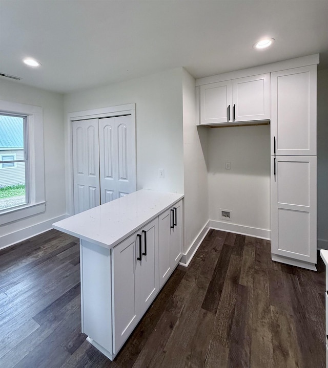 laundry room featuring dark wood-style floors, recessed lighting, visible vents, and baseboards