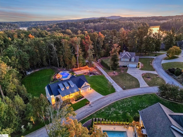 bird's eye view with a view of trees