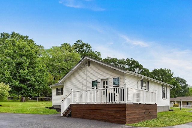 view of front of house with a front yard