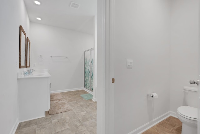 full bathroom featuring a shower with door, toilet, baseboards, and visible vents