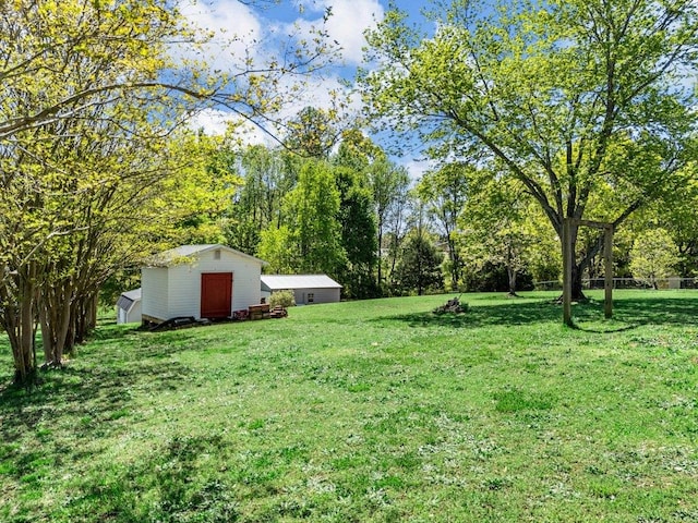 view of yard featuring a shed and an outbuilding