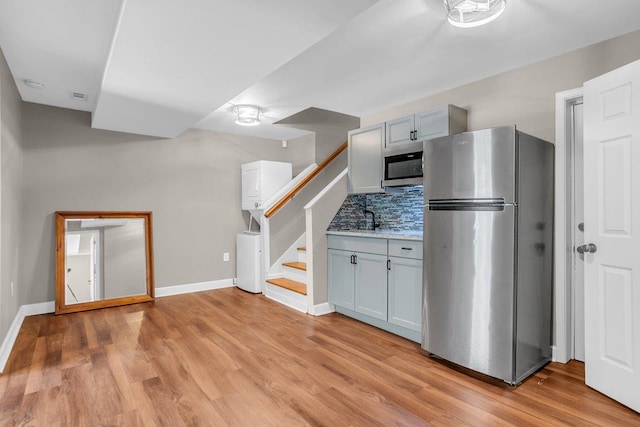 268 Antrim, Moore, SC 29369 - kitchen featuring light wood-style floors, baseboards, decorative backsplash, and stainless steel appliances