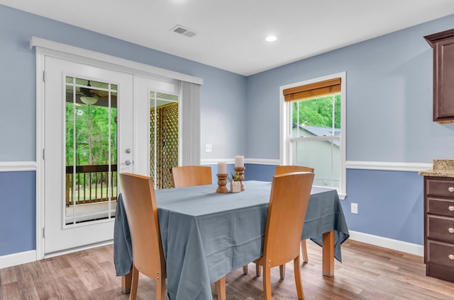 dining room featuring light wood-style floors, recessed lighting, baseboards, and visible vents