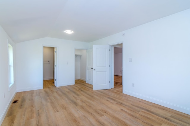 583 Berry, Boiling Springs, SC 29316 - interior space with visible vents, baseboards, a spacious closet, and light wood-type flooring