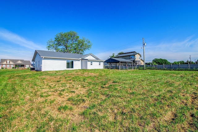 583 Berry, Boiling Springs, SC 29316 - view of yard featuring central AC and fence