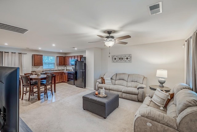 living area with visible vents, recessed lighting, and ceiling fan