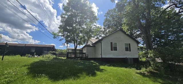 back of house featuring a lawn