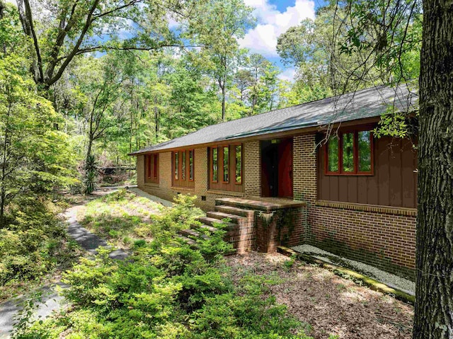 132 Rosecrest, Spartanburg, SC 29303 - view of side of home with brick siding and board and batten siding