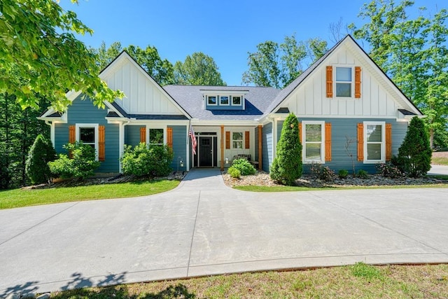 view of front facade featuring board and batten siding