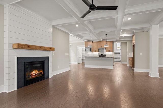 unfurnished living room featuring recessed lighting, a ceiling fan, dark wood-style flooring, baseboards, and a glass covered fireplace