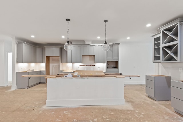 kitchen featuring gray cabinetry, concrete flooring, recessed lighting, and a center island
