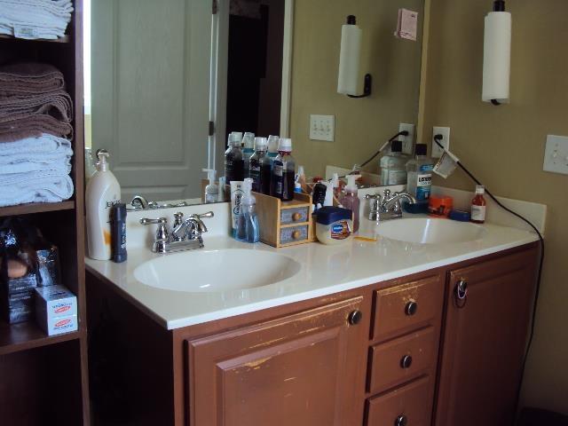 474 Slate, Boiling Springs, SC 29316 - full bathroom featuring double vanity