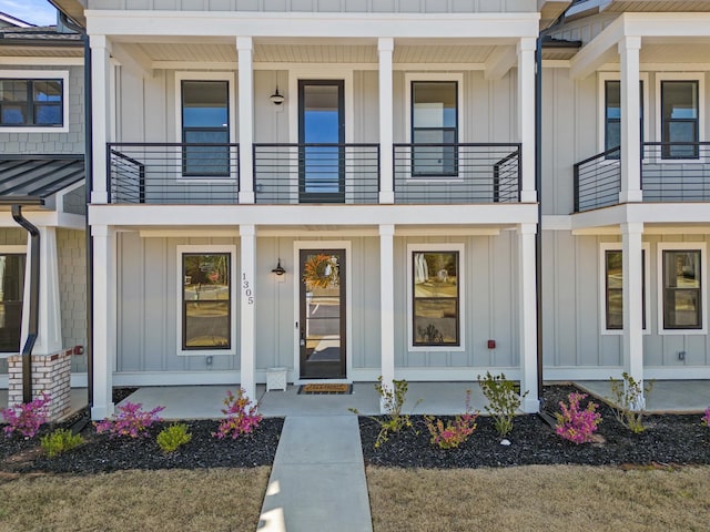 1305 S Pinot, Duncan, SC 29334 - entrance to property featuring board and batten siding and a porch