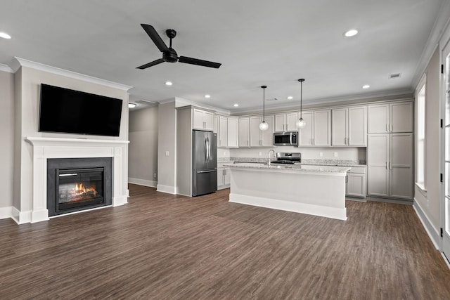 1305 S Pinot, Duncan, SC 29334 - kitchen featuring stainless steel appliances, crown molding, open floor plan, ceiling fan, and recessed lighting