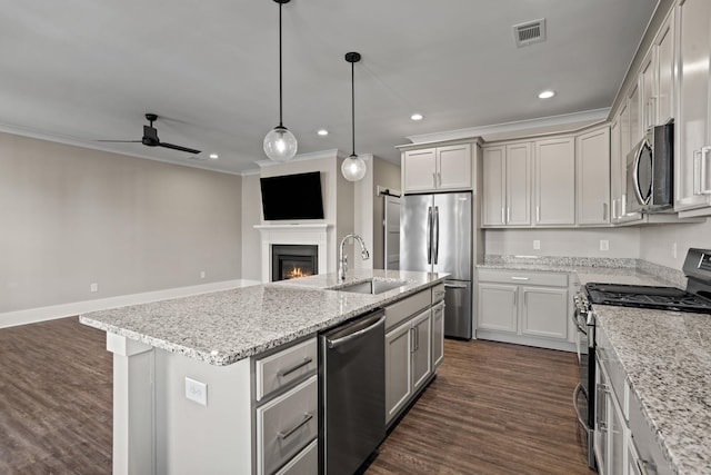 1305 S Pinot, Duncan, SC 29334 - kitchen featuring appliances with stainless steel finishes, a sink, open floor plan, crown molding, and recessed lighting