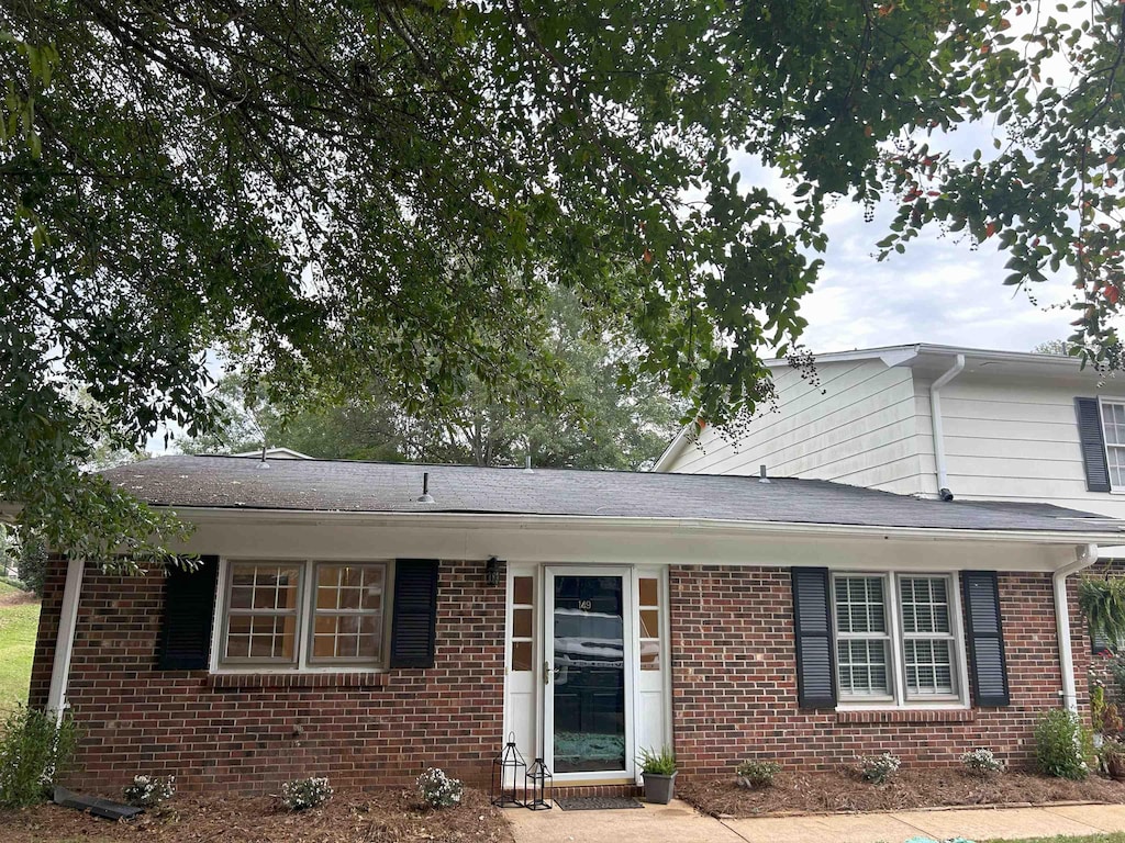 149 Fernridge, Spartanburg, SC 29307 - view of front facade with brick siding