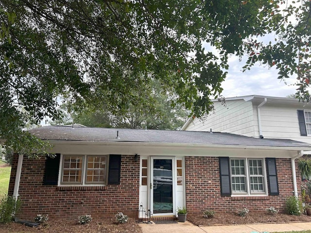 149 Fernridge, Spartanburg, SC 29307 - view of front facade with brick siding