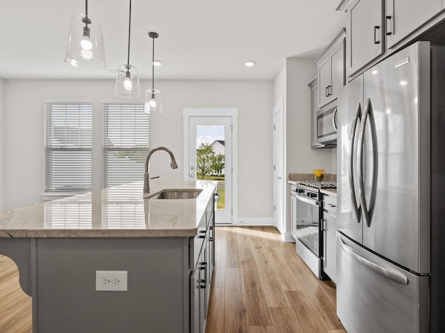 421 Hazelcote, Greenville, SC 29617 - kitchen featuring stainless steel appliances, a sink, light wood-type flooring, an island with sink, and gray cabinets