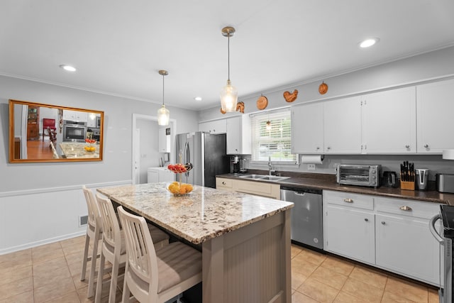 302 Peach Vly, Spartanburg, SC 29303 - kitchen featuring appliances with stainless steel finishes, a sink, a center island, white cabinetry, and crown molding