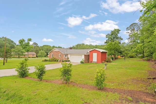 302 Peach Vly, Spartanburg, SC 29303 - view of green lawn with driveway and a garage