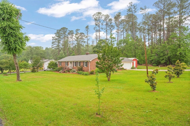 302 Peach Vly, Spartanburg, SC 29303 - view of grassy yard featuring a garage