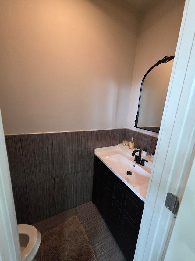 473 Meadow Rd, Inman, SC 29349 - bathroom with wainscoting and vanity