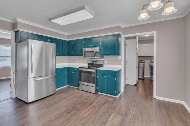 kitchen featuring stainless steel appliances, independent washer and dryer, dark wood-type flooring, light countertops, and blue cabinets