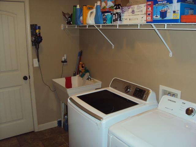 108 Dewfield, Boiling Springs, SC 29316 - laundry area with washing machine and clothes dryer and baseboards