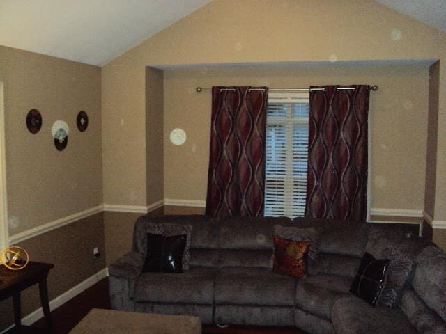 108 Dewfield, Boiling Springs, SC 29316 - living area featuring vaulted ceiling and baseboards