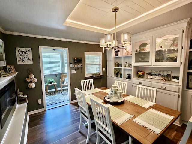 719 Magness Dr, Spartanburg, SC 29303 - dining room featuring dark wood-type flooring, a chandelier, a tray ceiling, baseboards, and ornamental molding