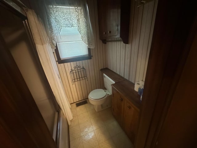 148 Southland, Boiling Springs, SC 29316 - full bath featuring toilet, tile patterned floors, vanity, and shower / bath combination with curtain