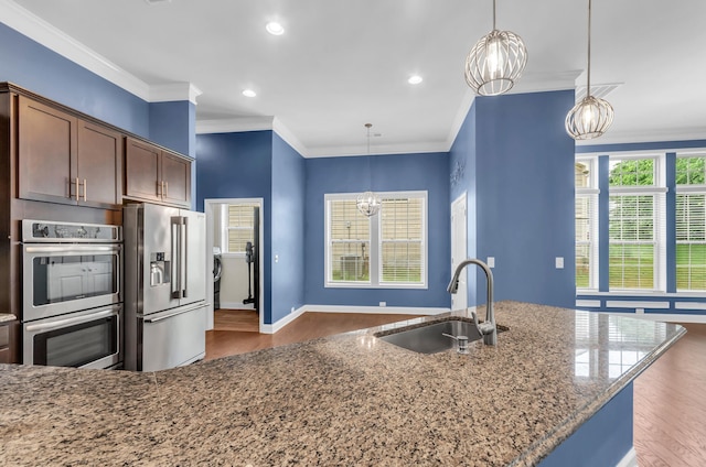 267 Santa Ana, Duncan, SC 29334 - kitchen featuring stainless steel appliances, a sink, dark wood-style flooring, a chandelier, and crown molding