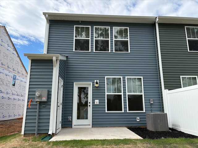 534 W Norvell Ct, Spartanburg, SC 29307 - rear view of house featuring central AC unit and a patio area